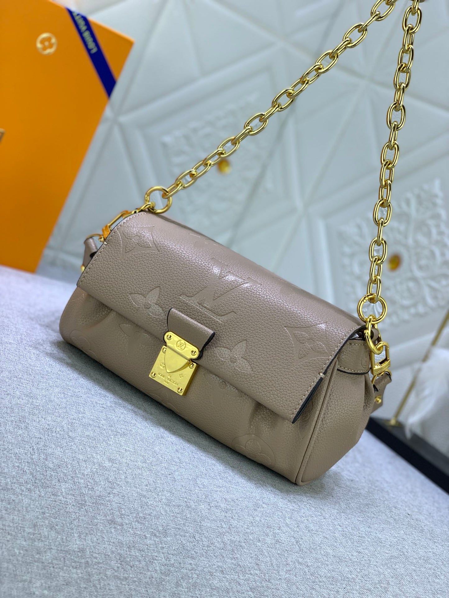 2XR363B hight quality leather Bags