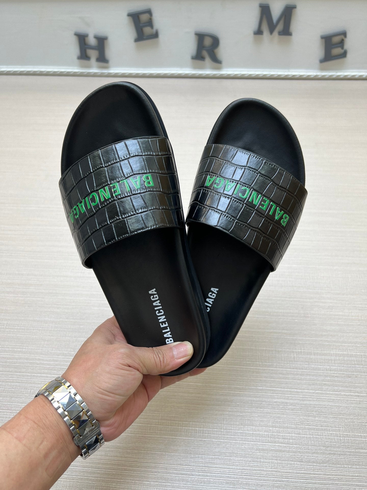 54J99Z    fashion  slippers