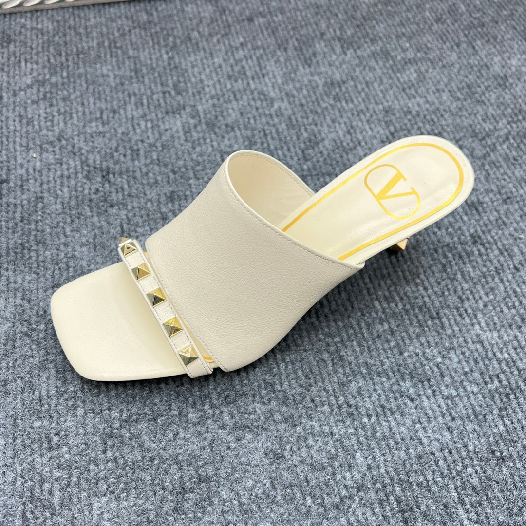 1: 1 High quality leather sandals 5YVL63Z