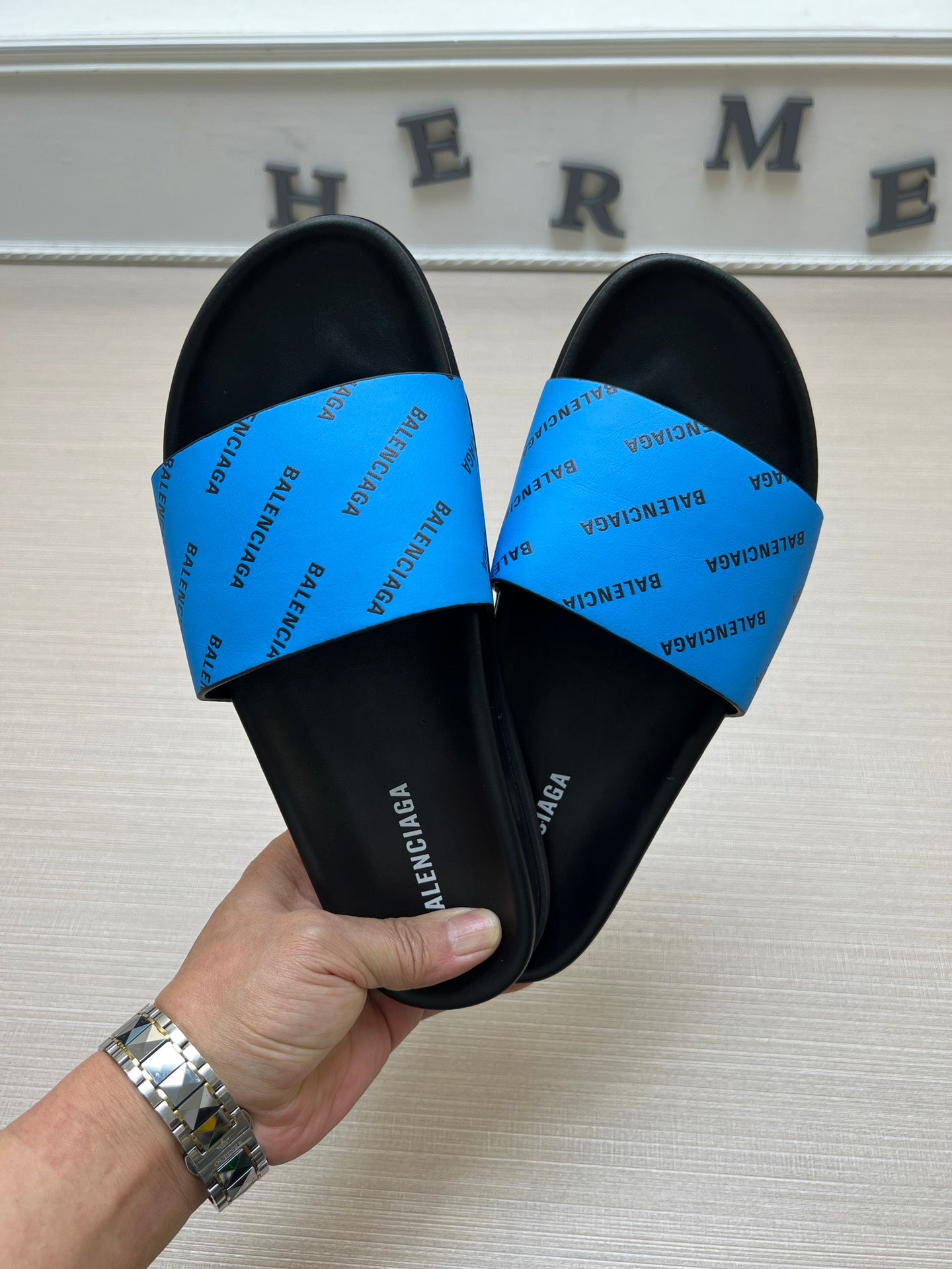 54J99Z    fashion  slippers