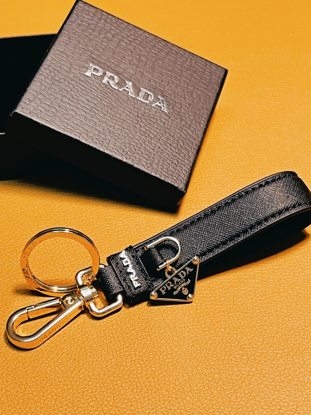 14PD27A  Stylish key closure