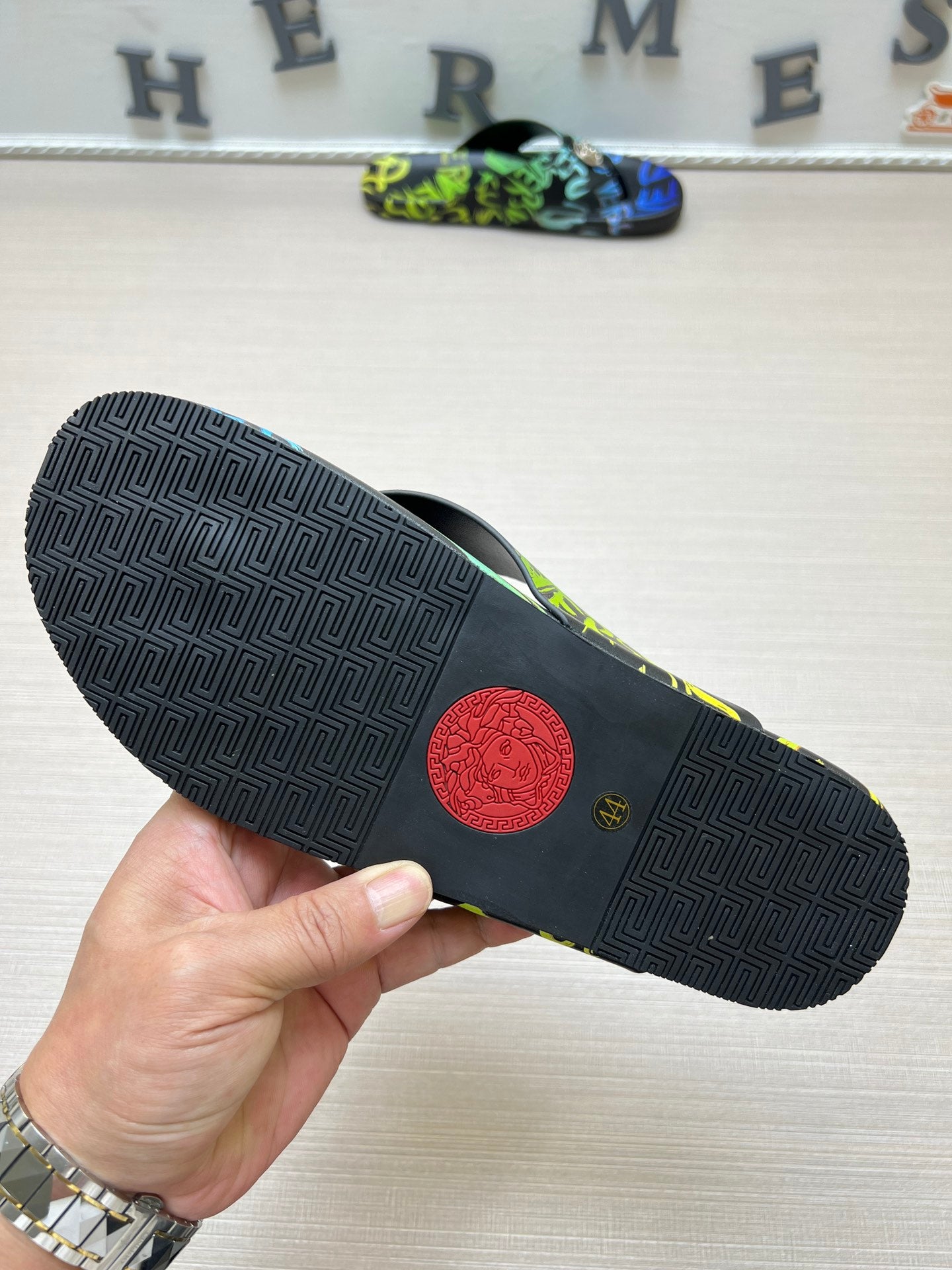 54V96Z   fashion  slippers