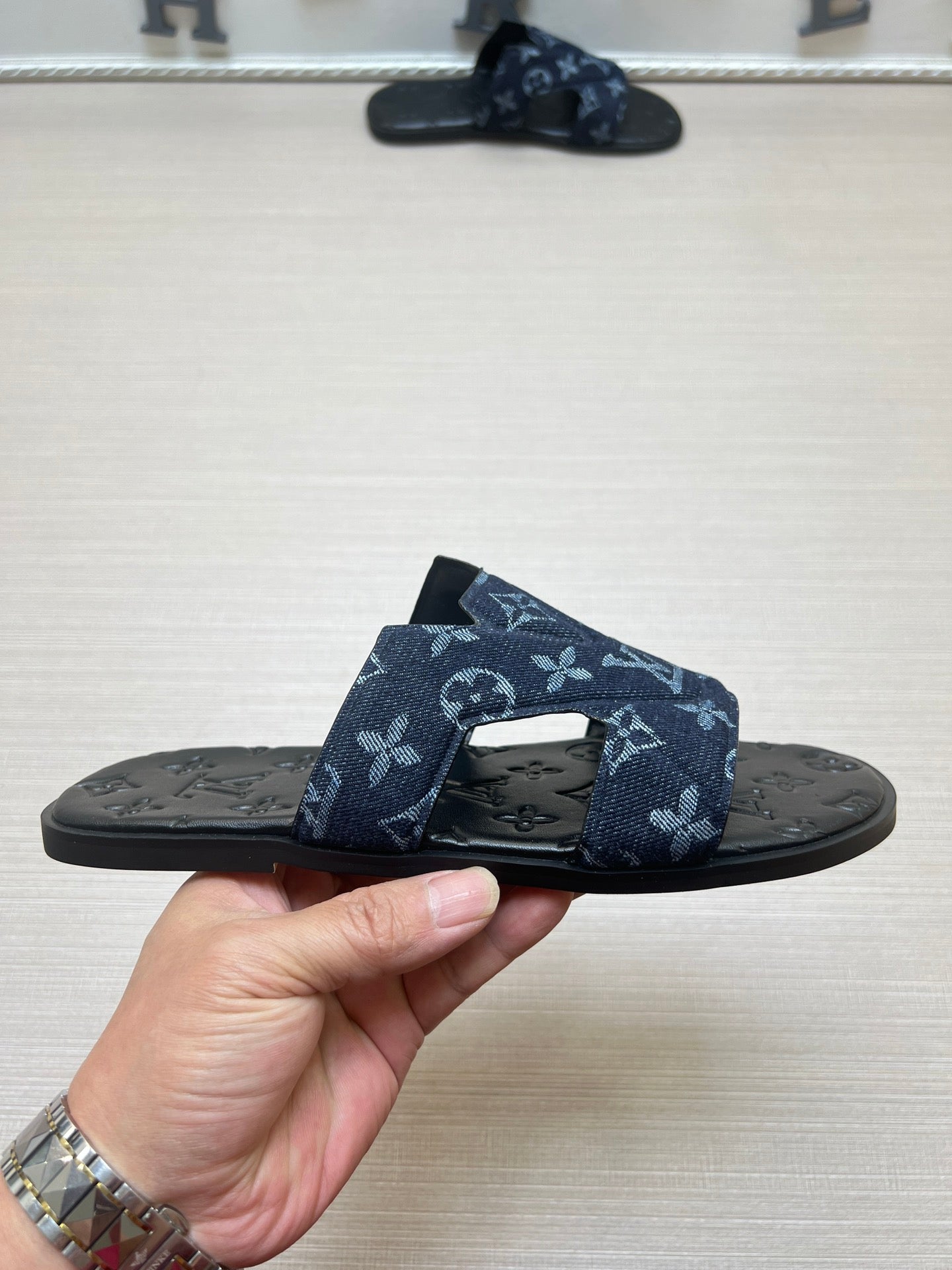 54E28Z  fashion  slippers