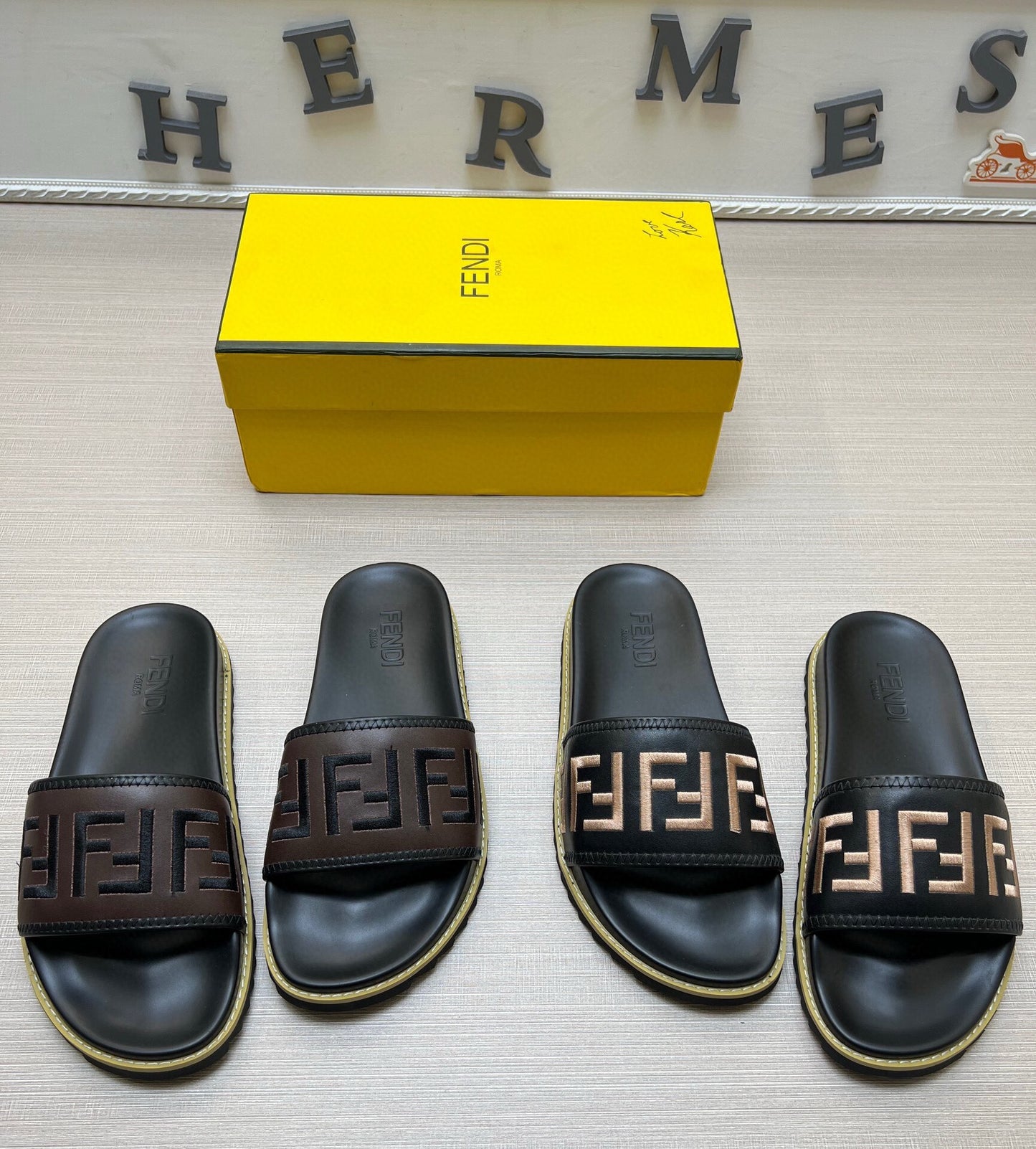 54F25Z    fashion slippers