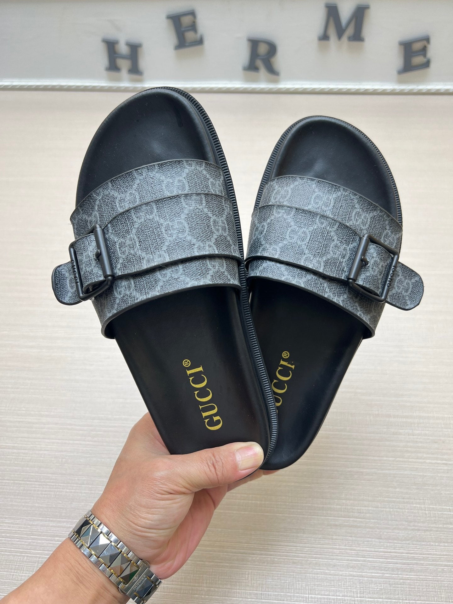 54B92Z   fashion slippers