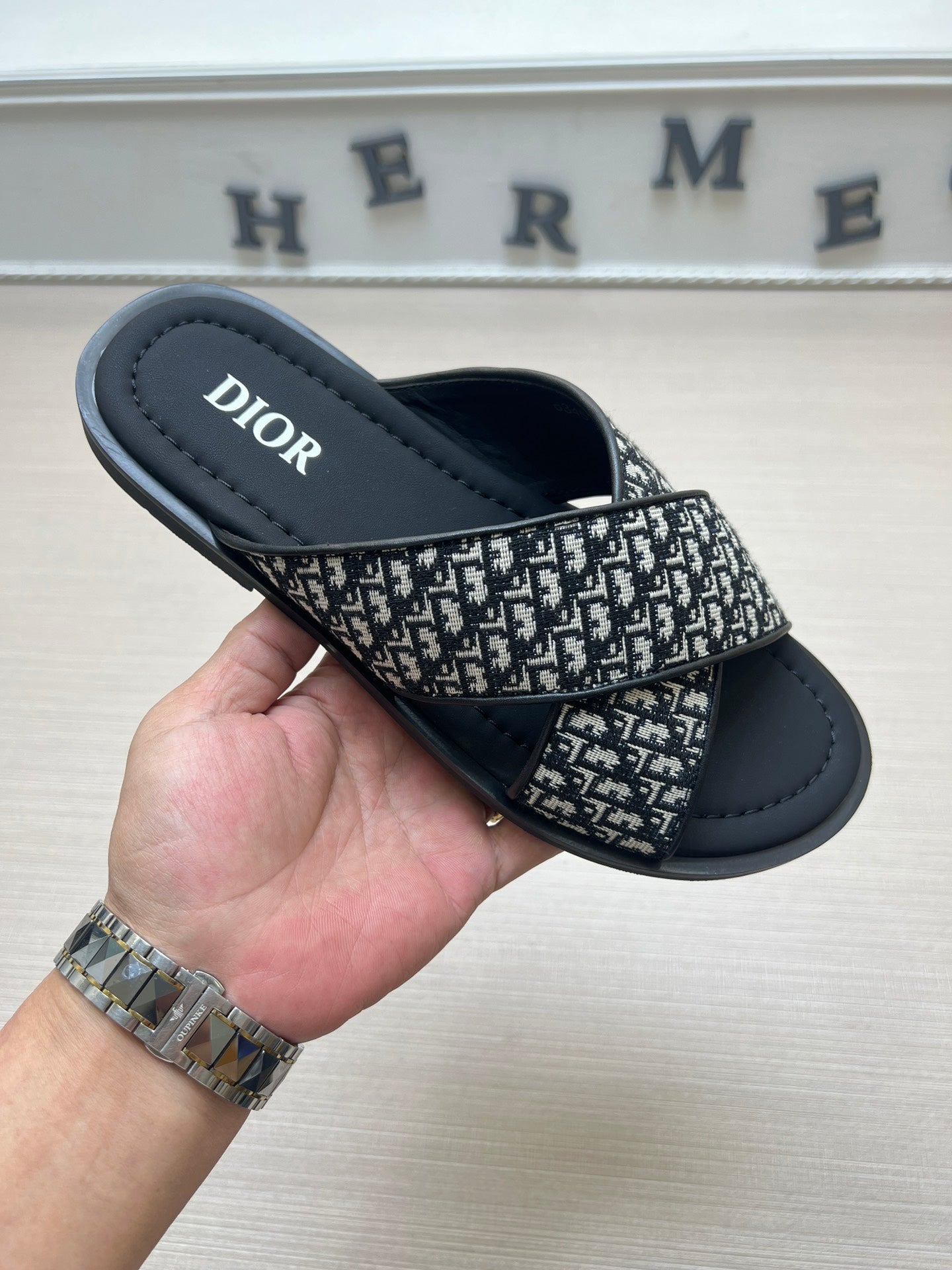 54D81Z   fashion  slippers