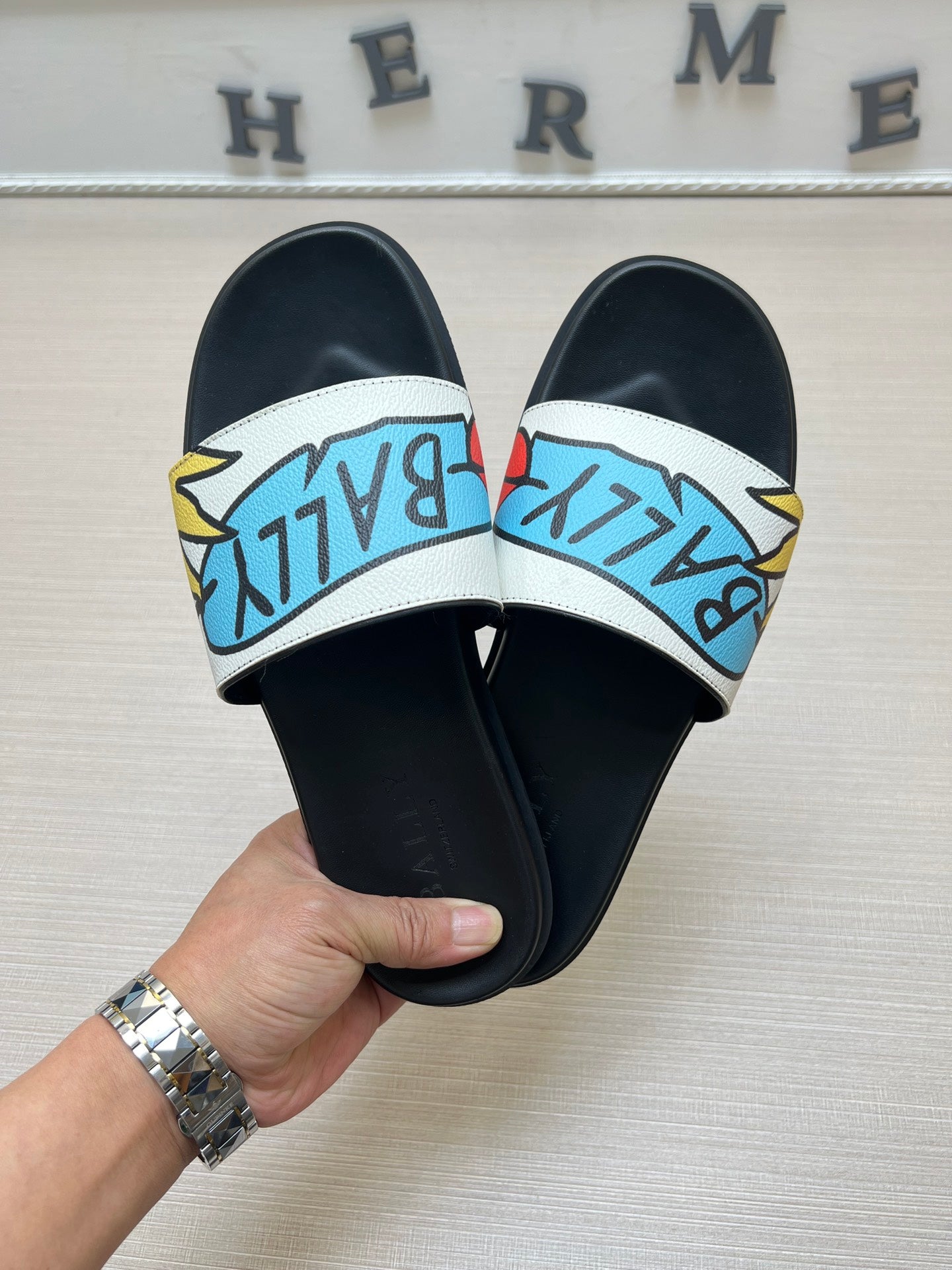 54A62Z  fashion slippers