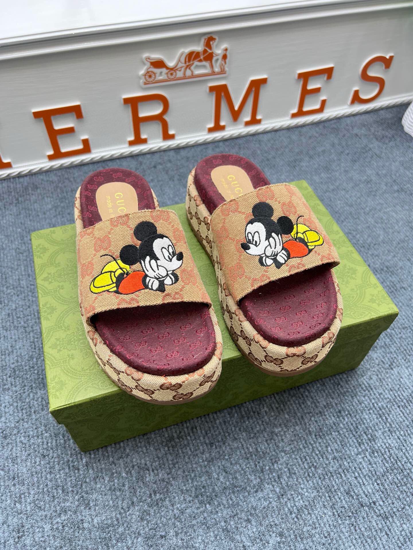 54B122Z  fashion slippers  Sole thickness 5.5cm