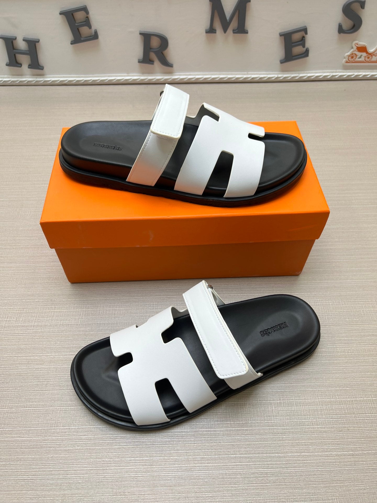 54H1Z    fashion slippers