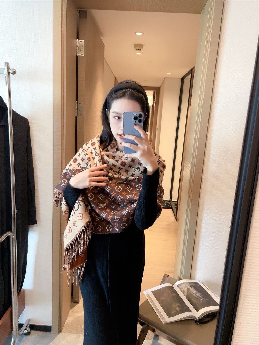 14E268W　Fashion scarves