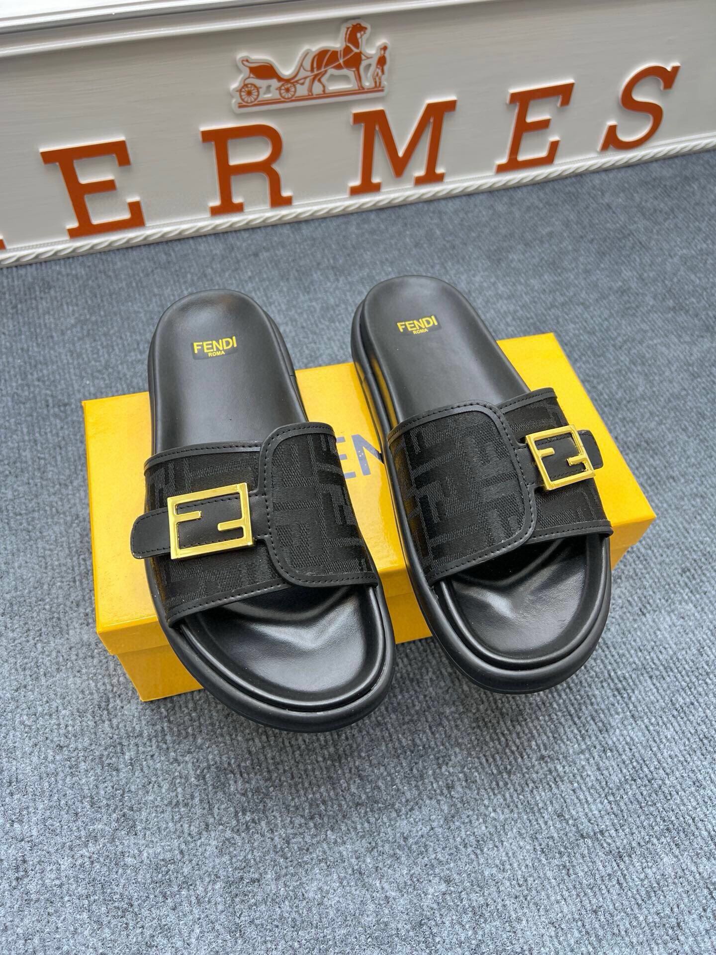 54F37Z  fashion  slippers