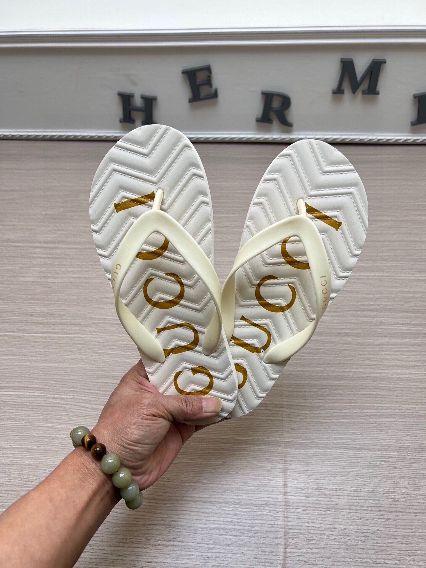 54B39Z   fashion slippers