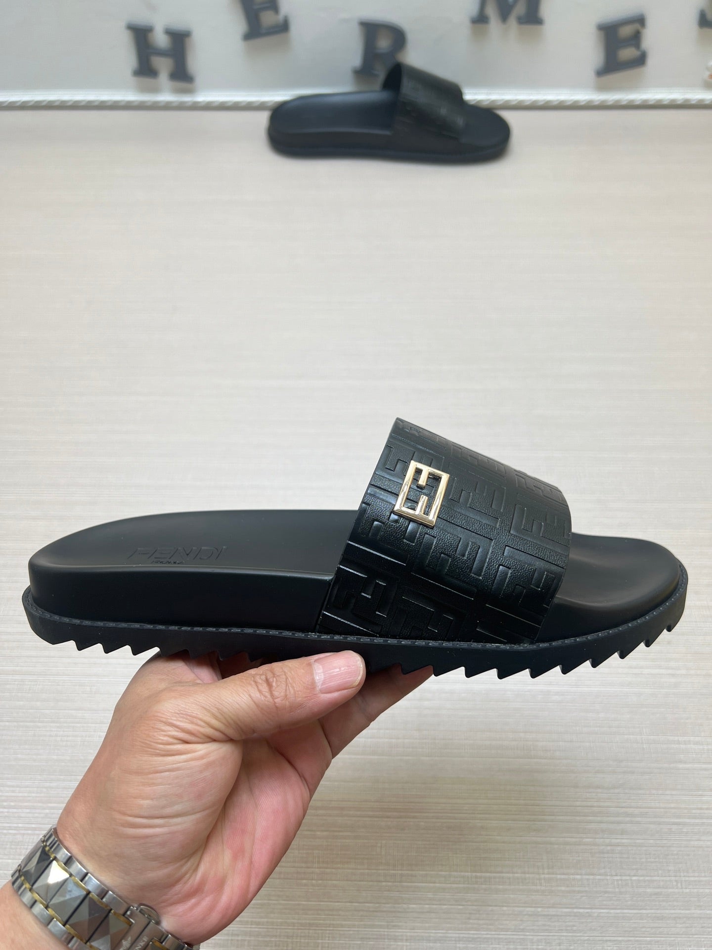 54F121Z   fashion slippers