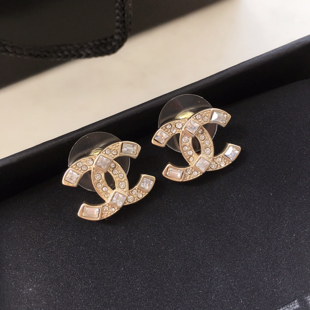 14C52E  Fashionable and high quality earrings