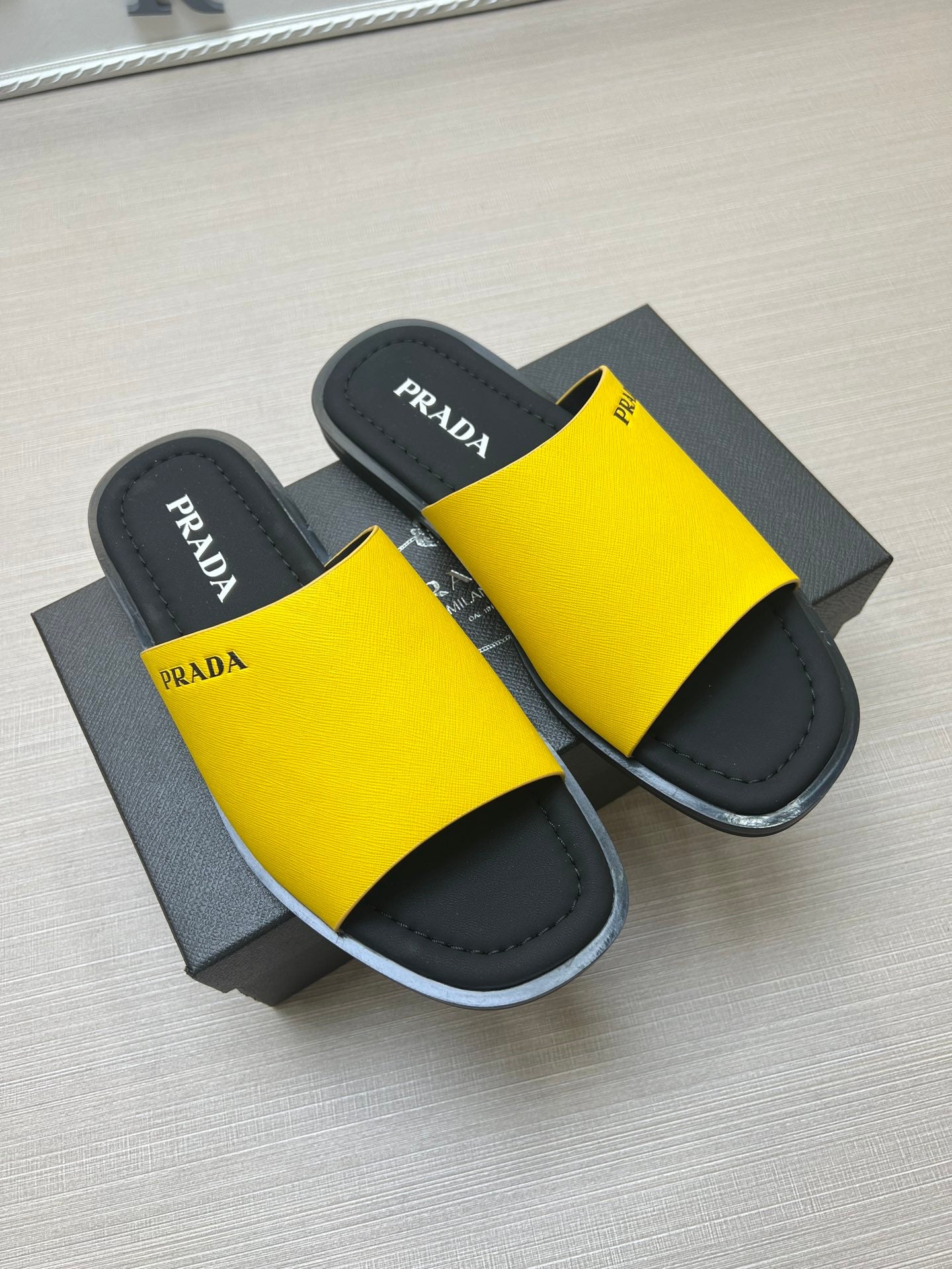 54PD75Z   fashion  slippers