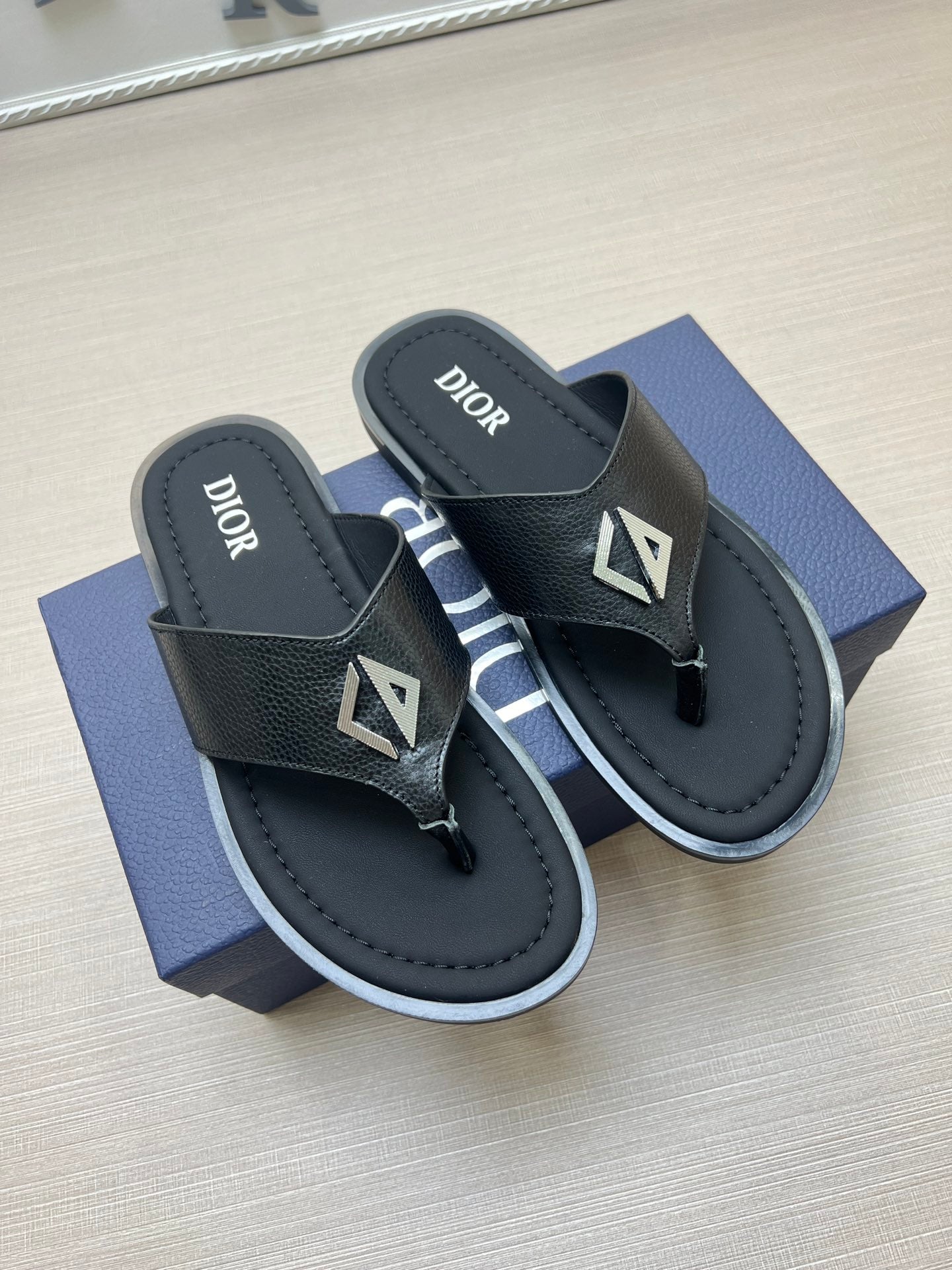 54D77Z    fashion slippers