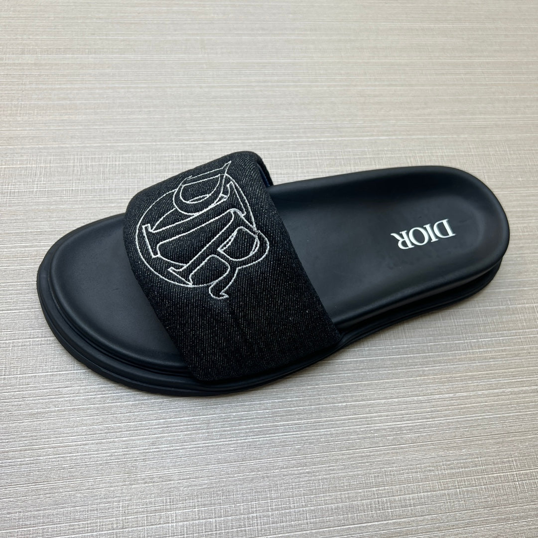 54D168Z   High quality leather slippers