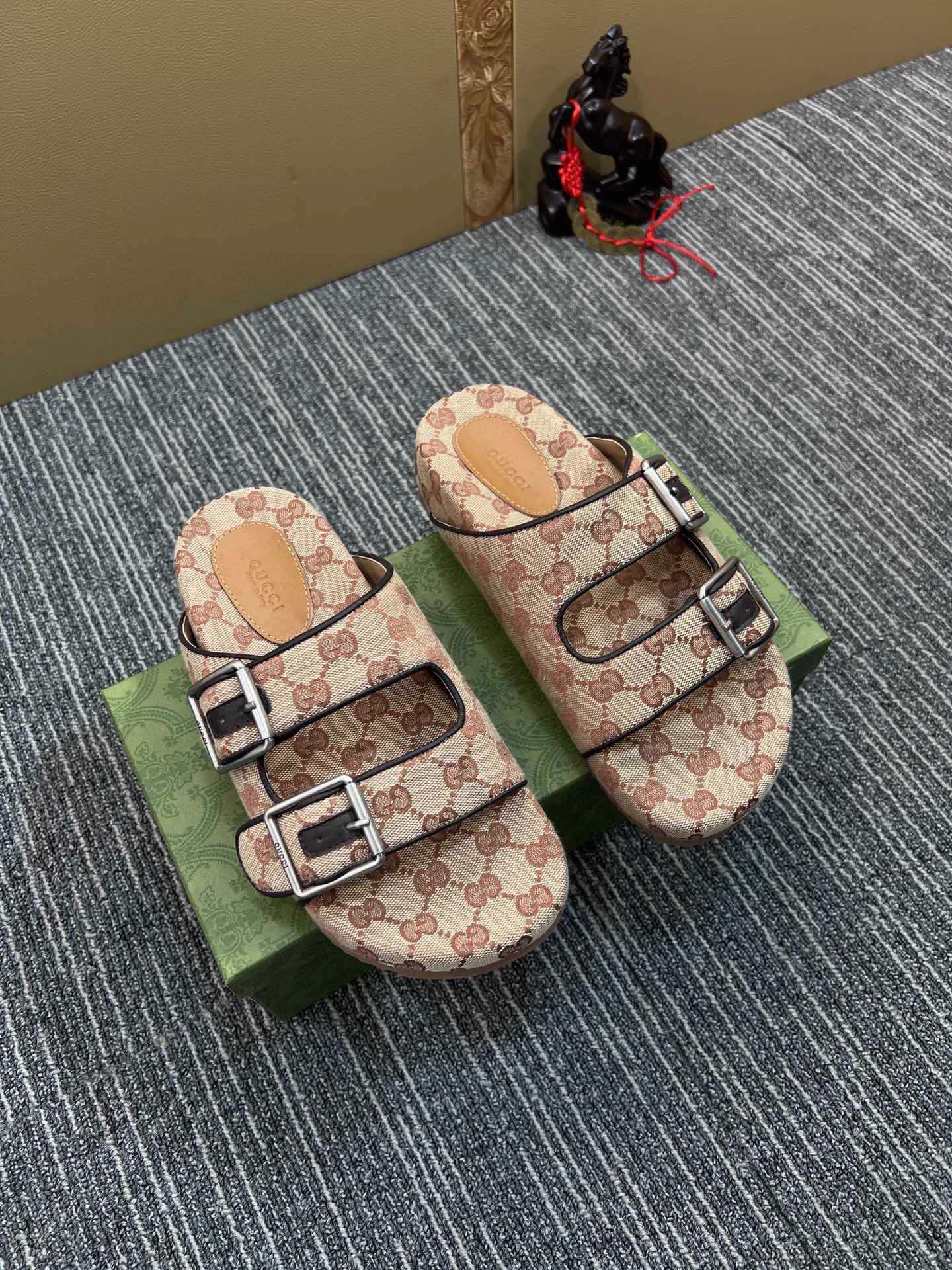 54B123Z  fashion slippers