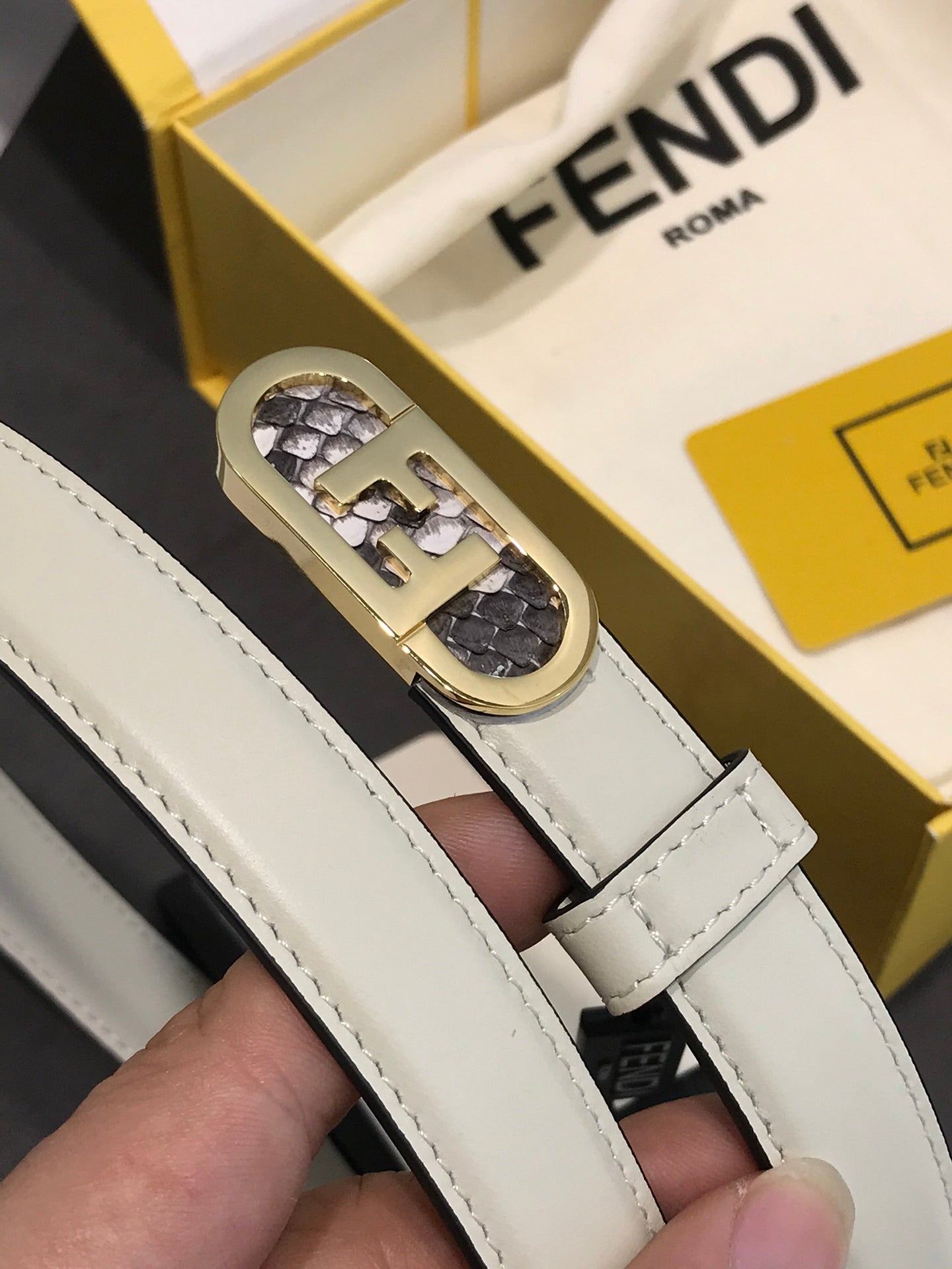 14F76P   (High quality leather belt With full package)