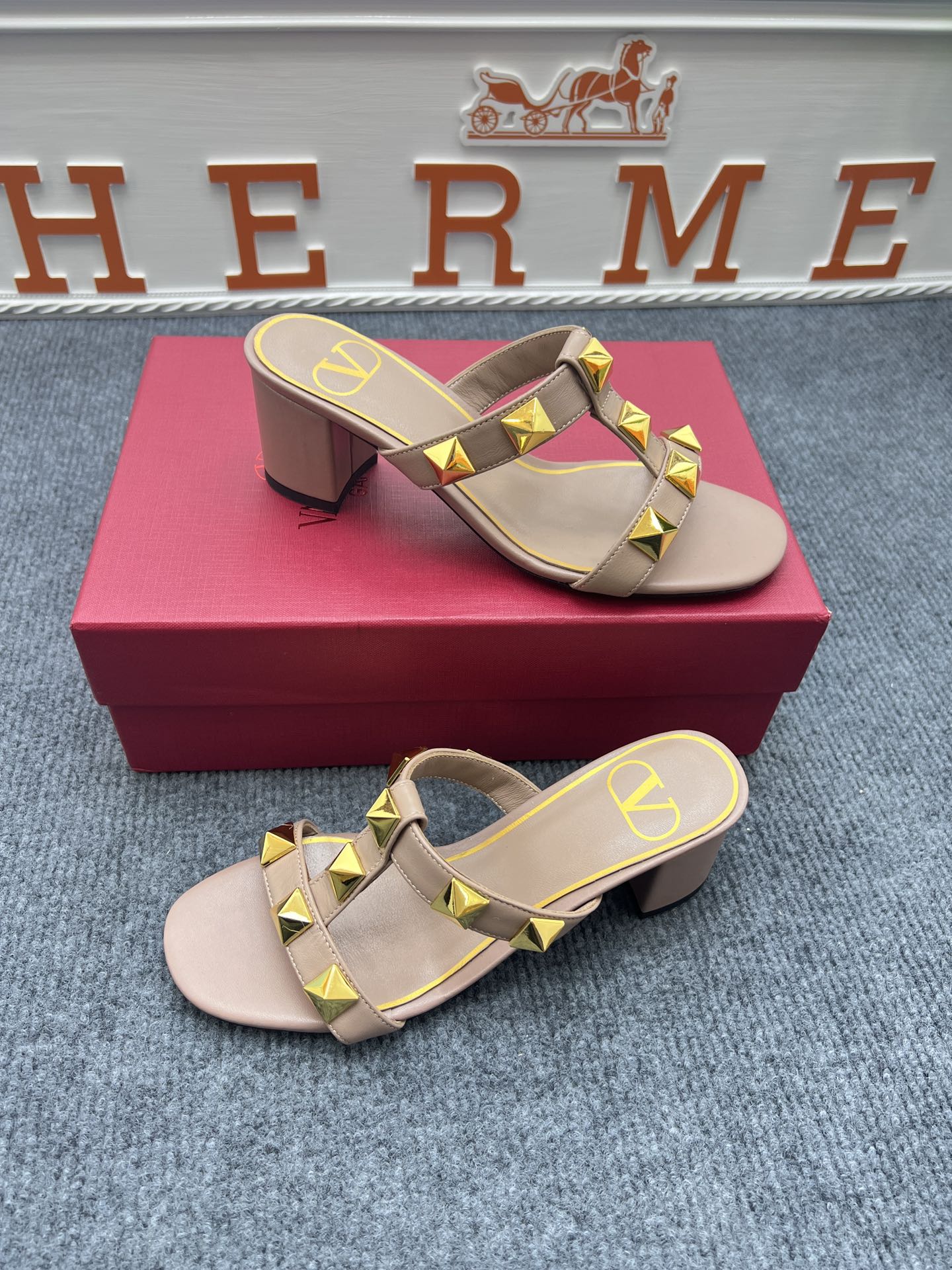 1: 1 High quality leather sandals 5YVL65Z