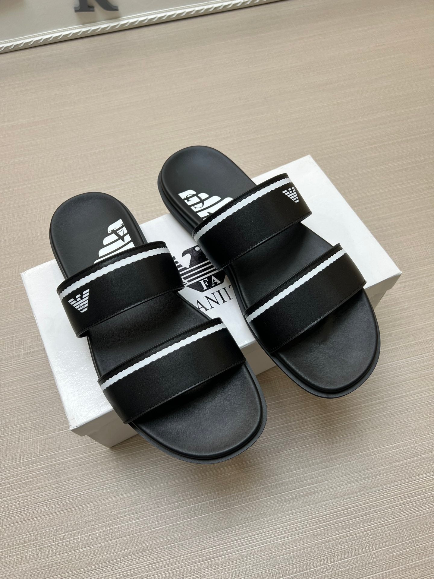 54A102Z  fashion   slippers