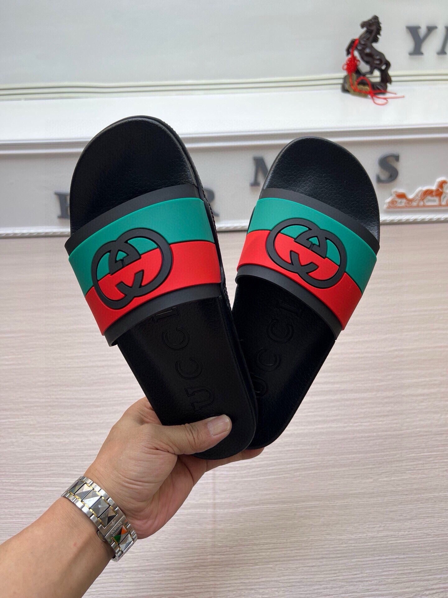 54B113Z   fashion slippers