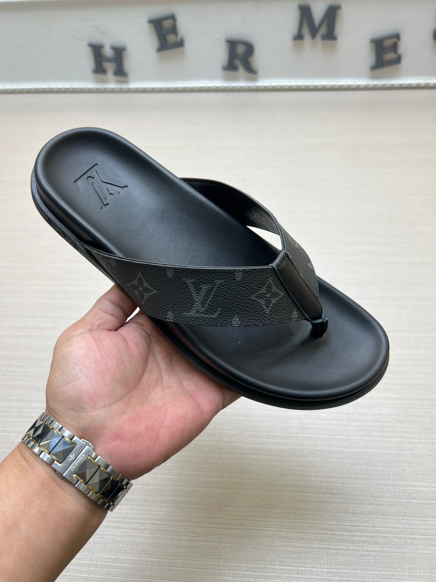 54E56Z   fashion slippers