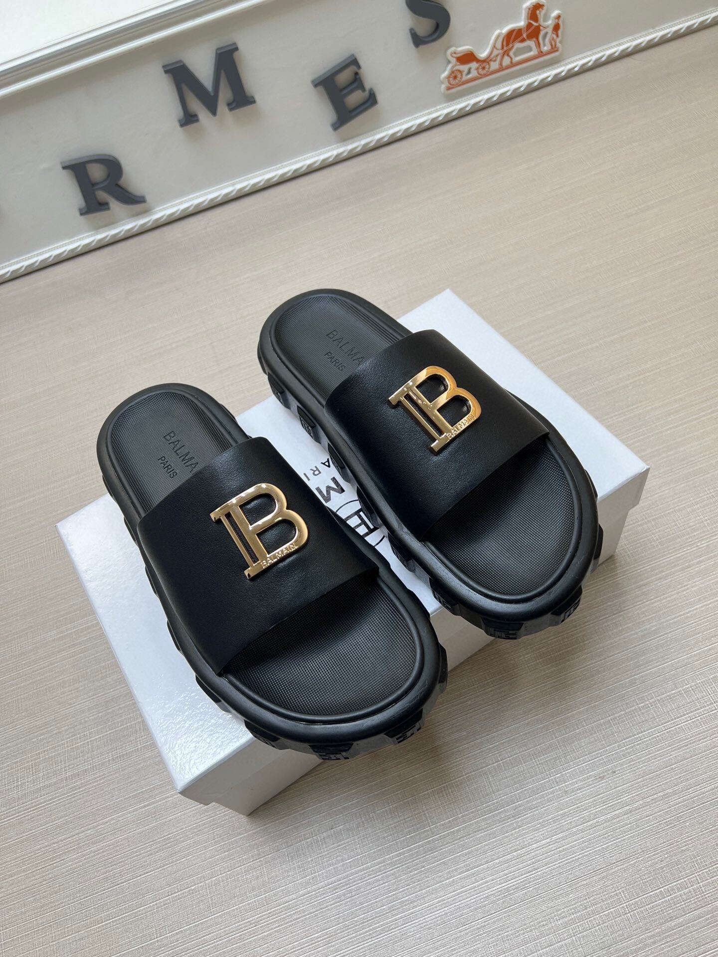 54A21Z   fashion slippers