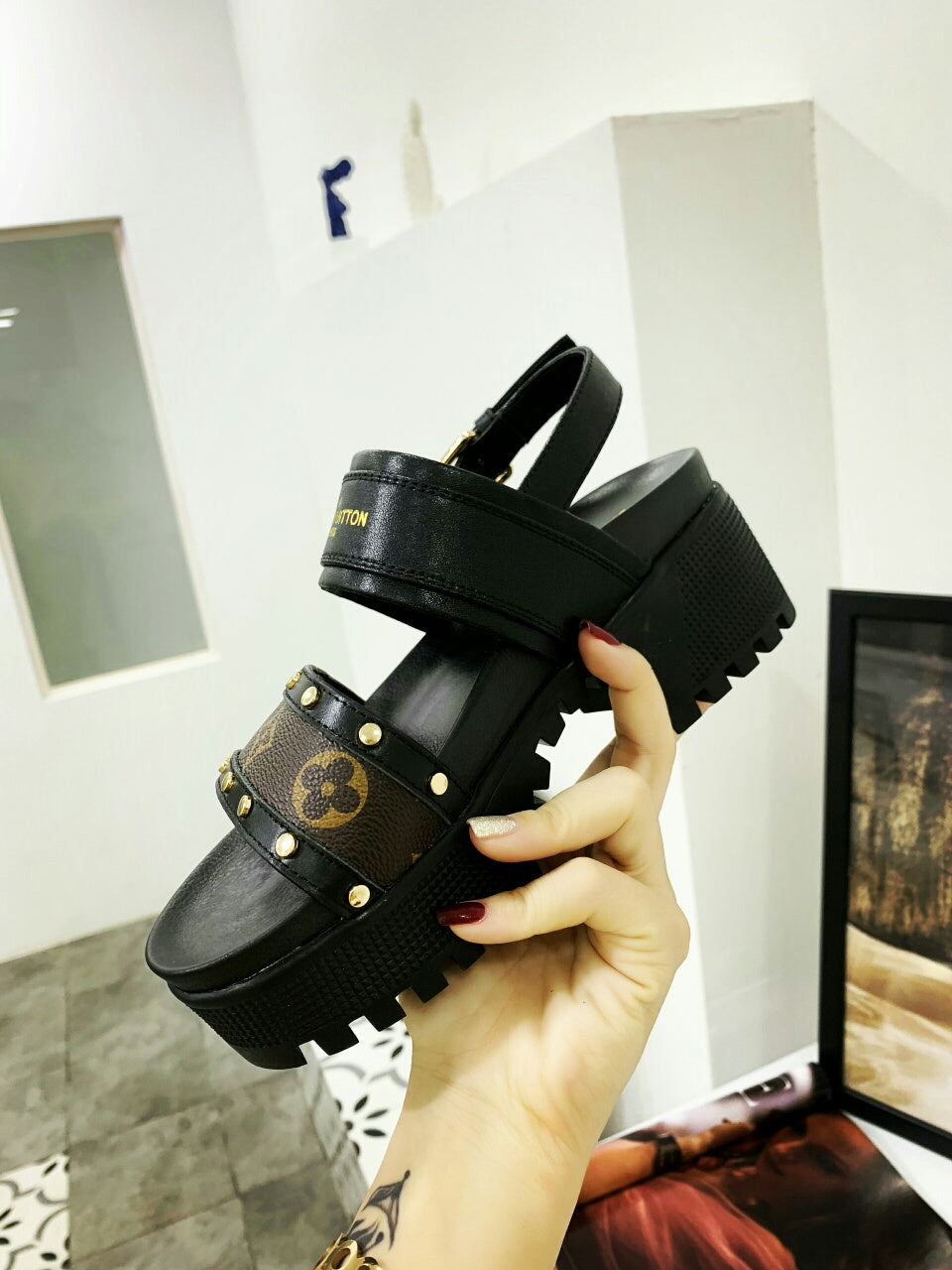 1:1 High quality leather sandals 2YE4Z