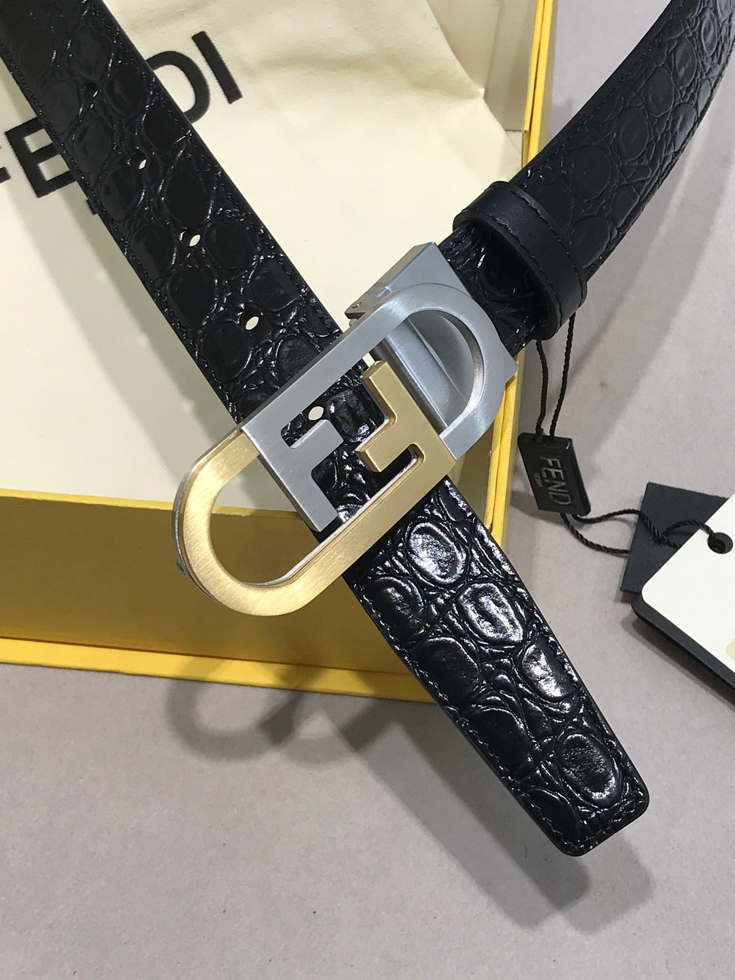 14F91P   (High quality leather belt With full package)