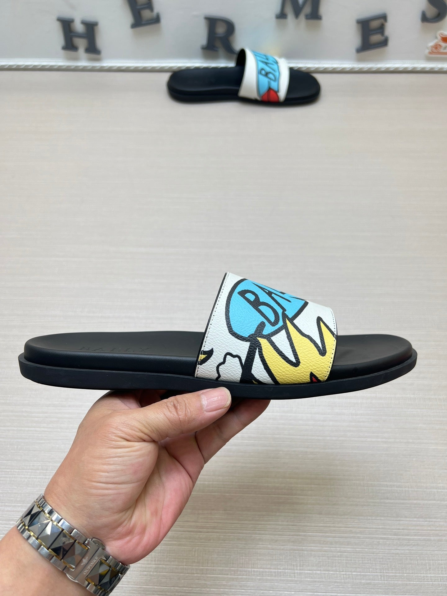 54A62Z  fashion slippers