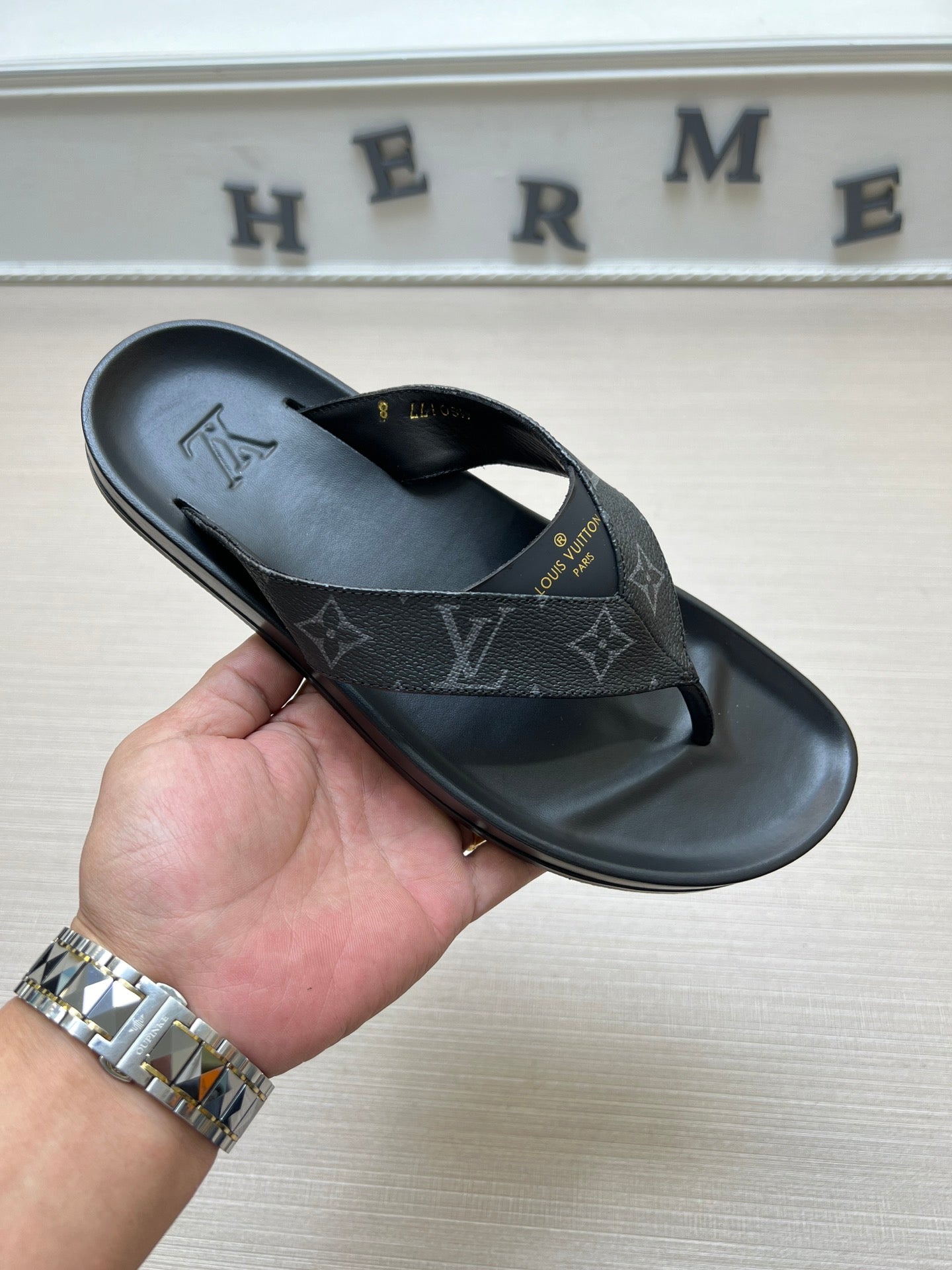 54E85Z     fashion slippers