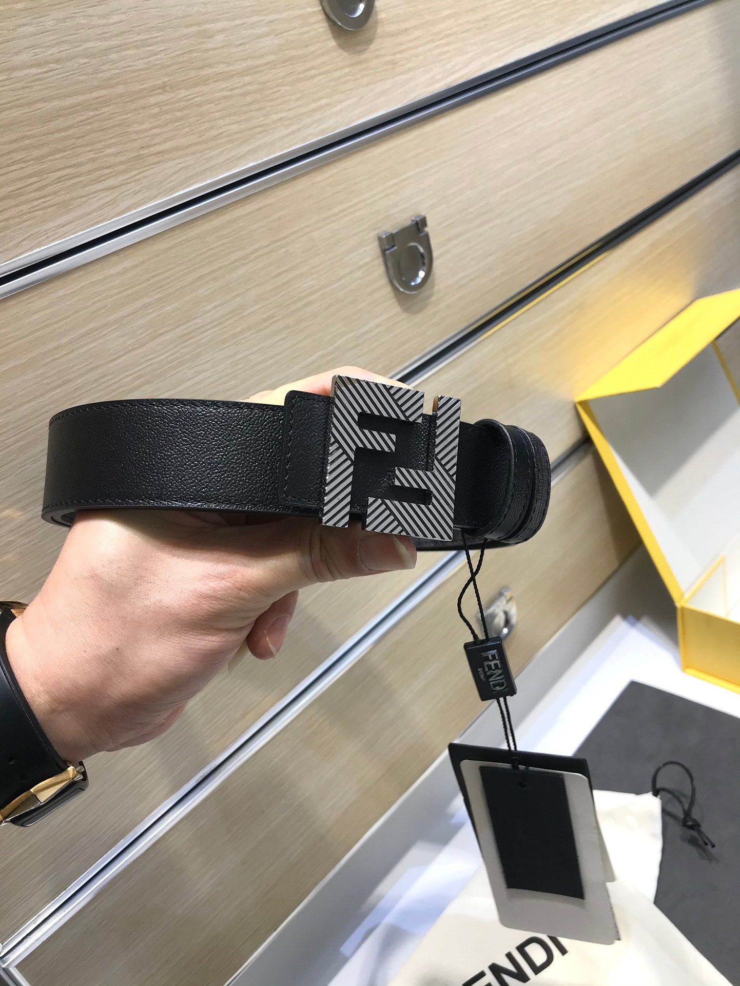 14F77P   (High quality leather belt With full package)