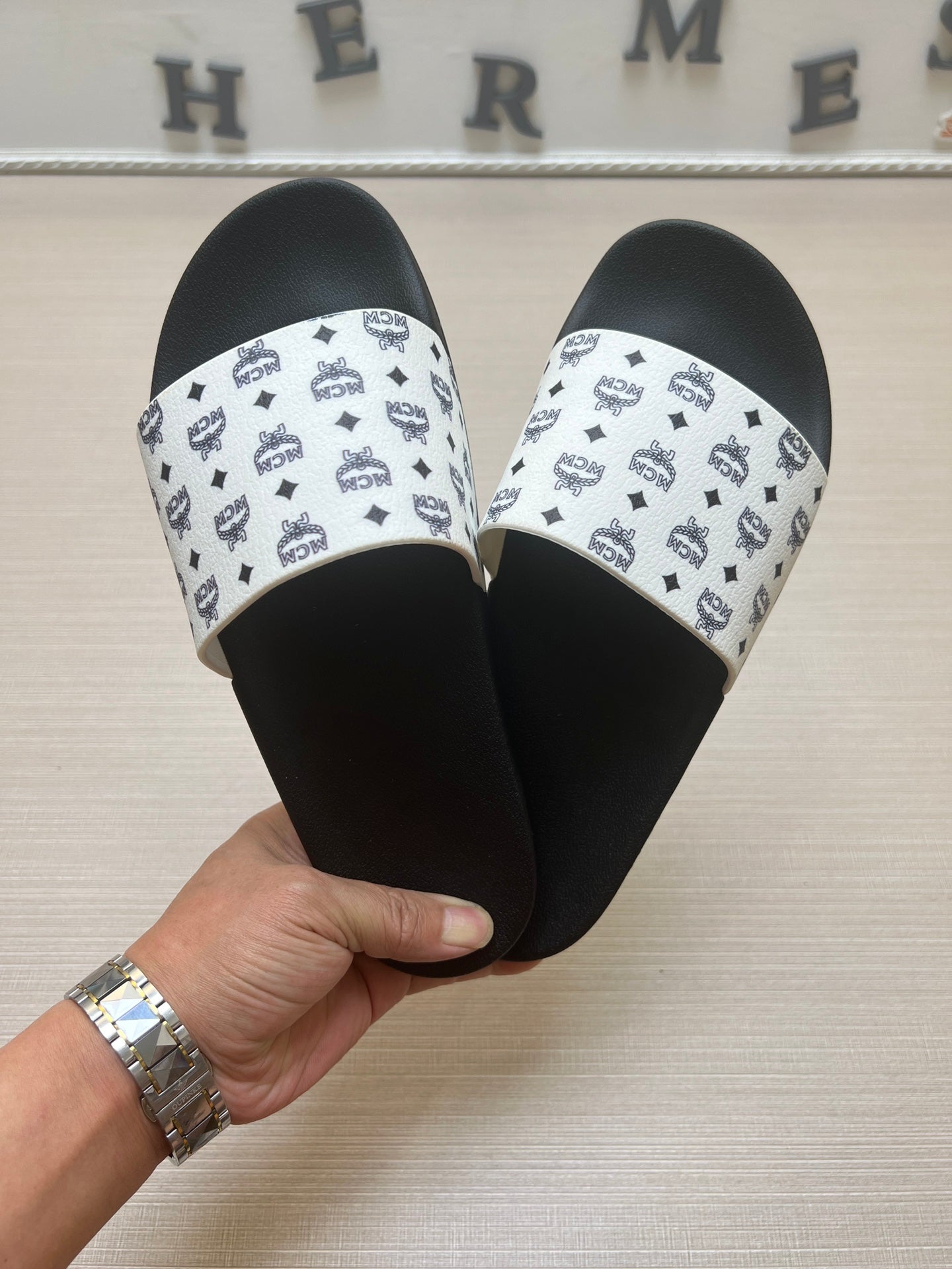 54M46Z  fashion  slippers