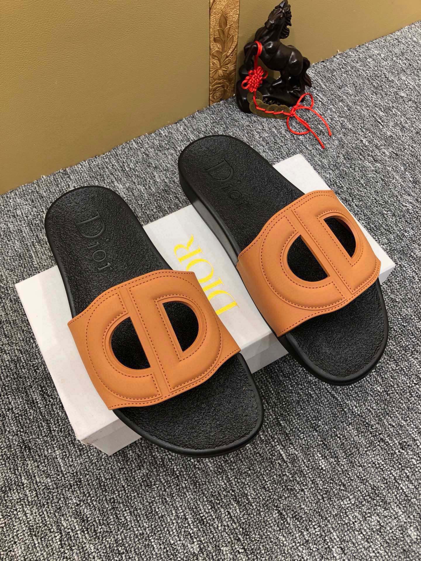 54D51Z   fashion  slippers