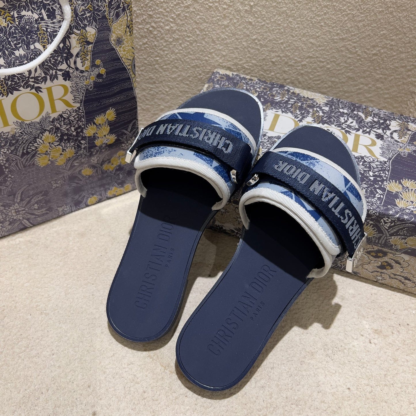 14D19Z   fashion slippers