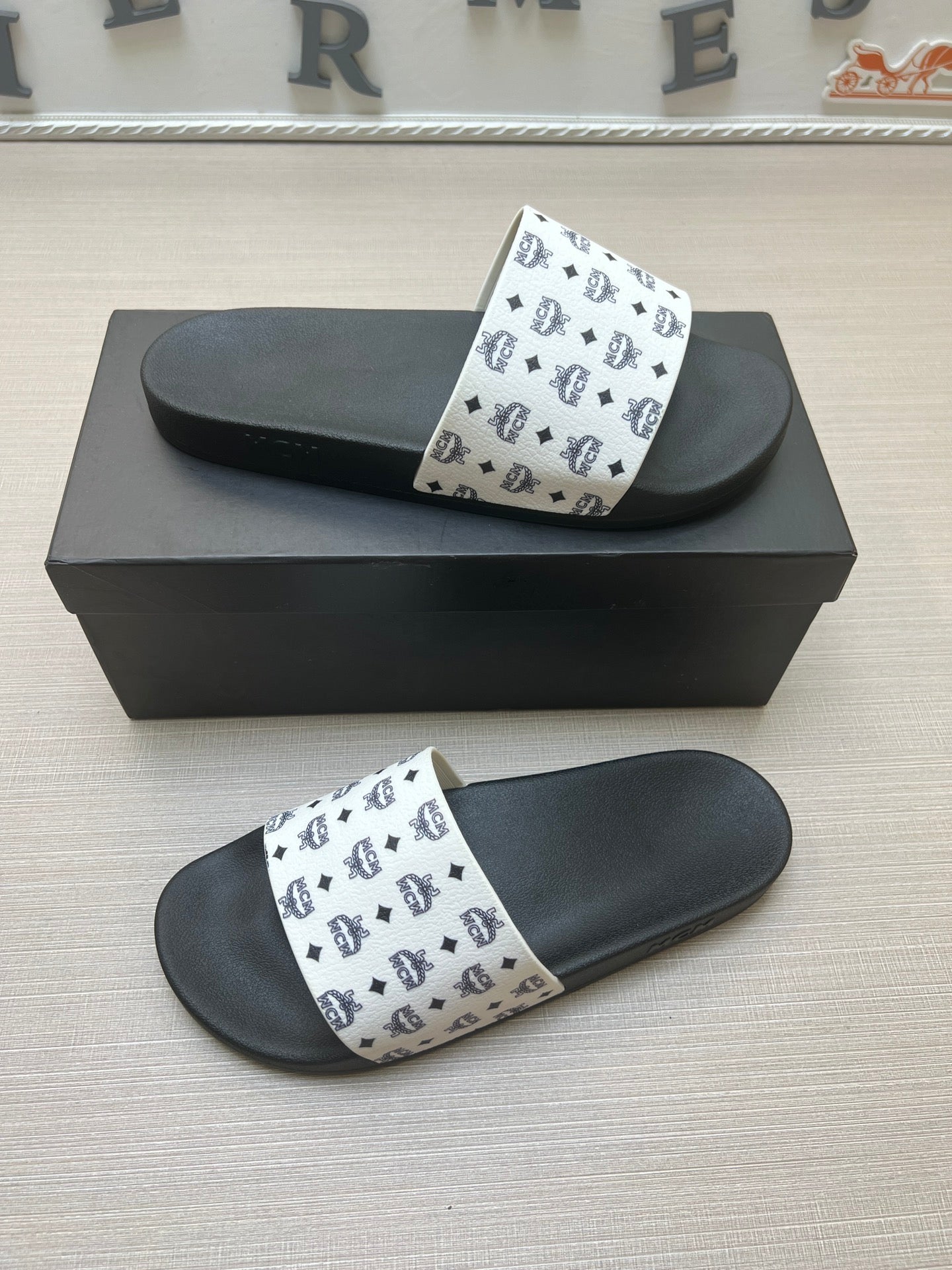 54M46Z  fashion  slippers