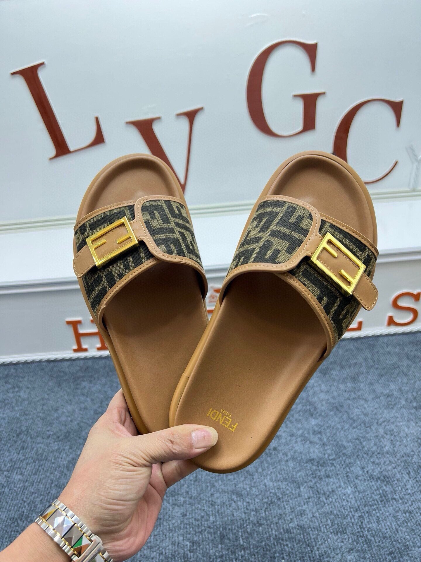 54F37Z  fashion  slippers