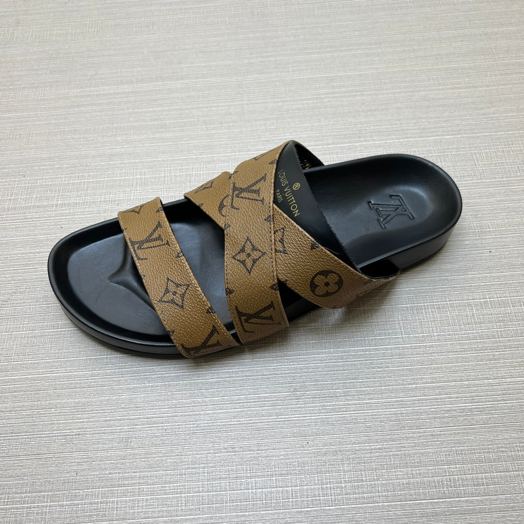 54E89Z    fashion slippers