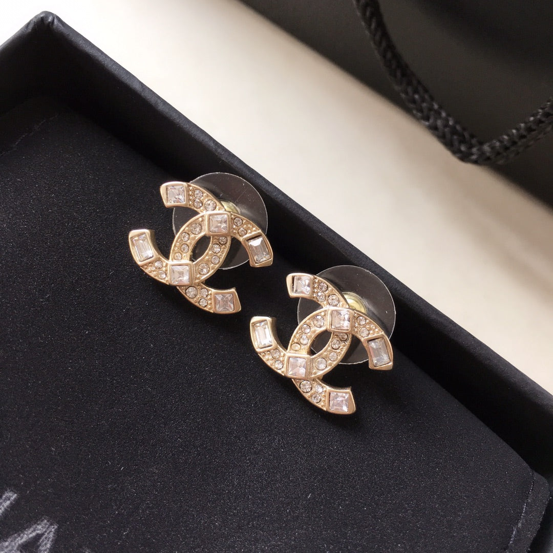 14C52E  Fashionable and high quality earrings