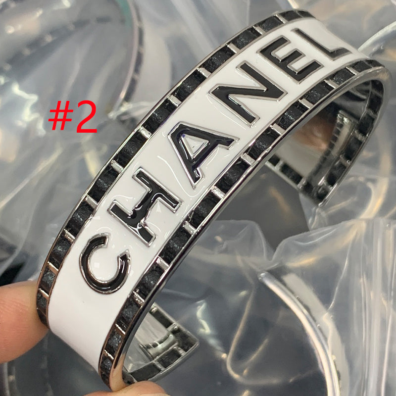 84C11k  Fashionable and high quality  Bracelets