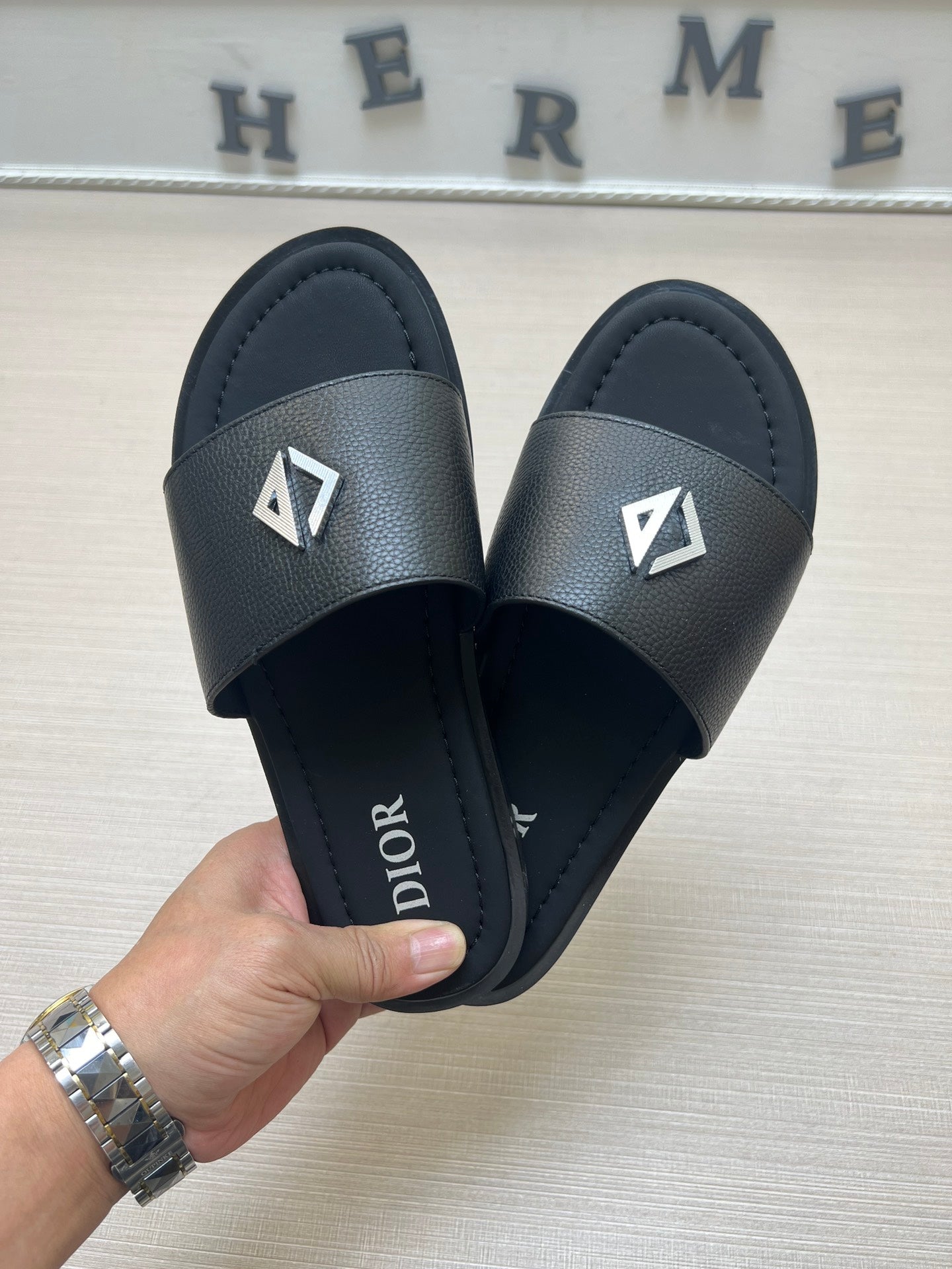 54D77Z    fashion slippers