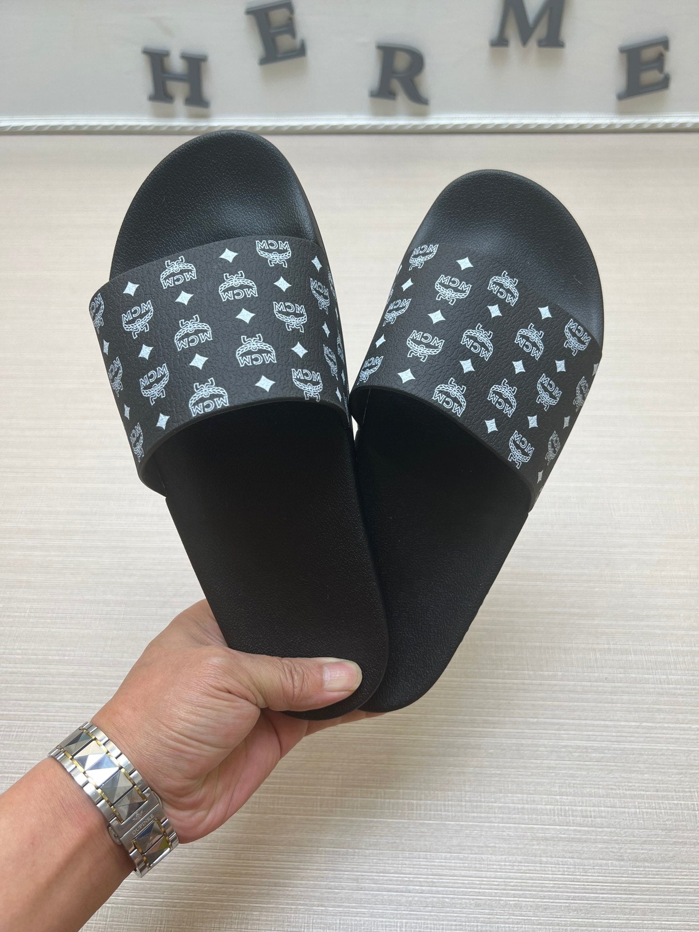 54M46Z  fashion  slippers