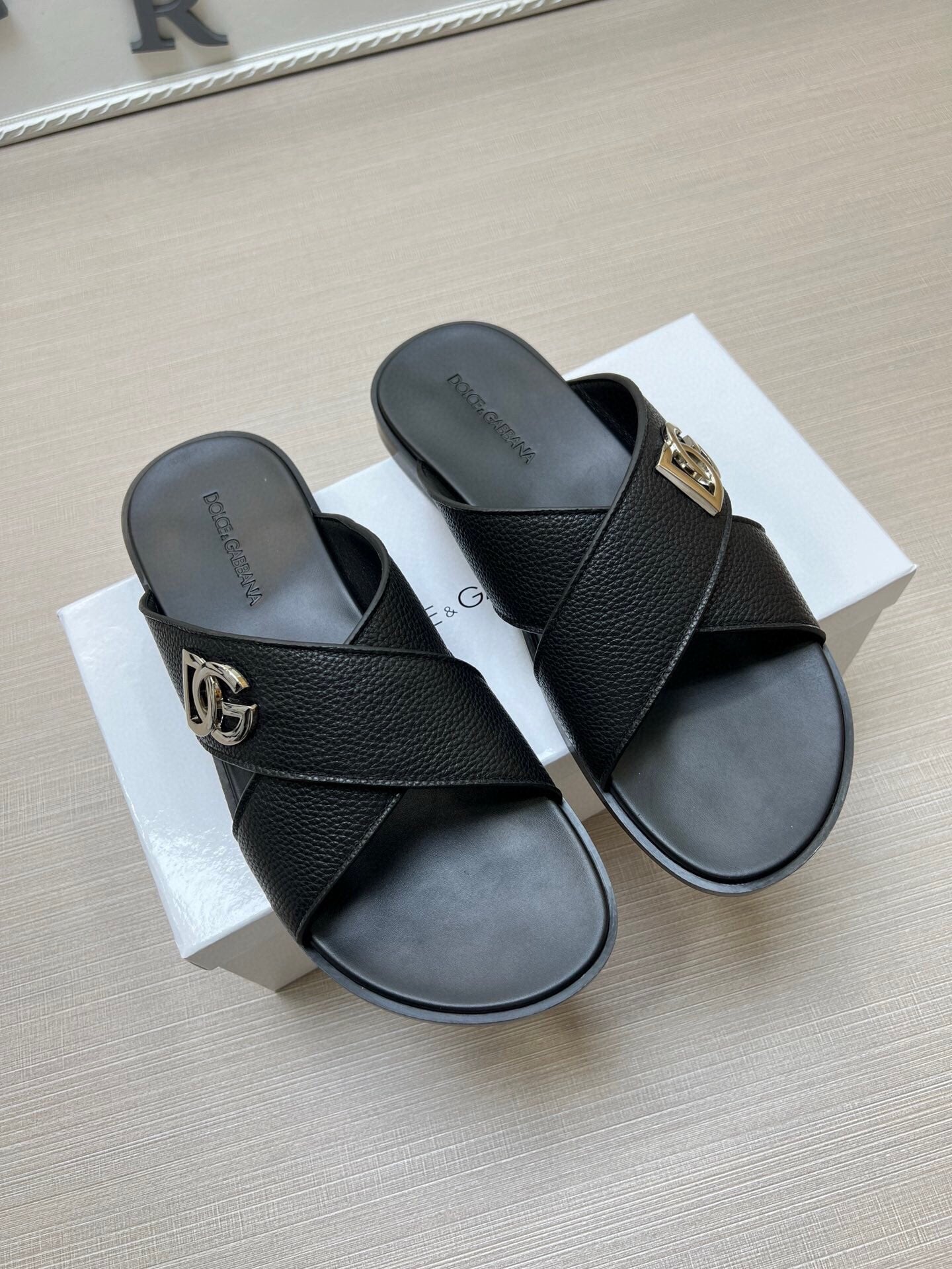 54A20Z    fashion slippers