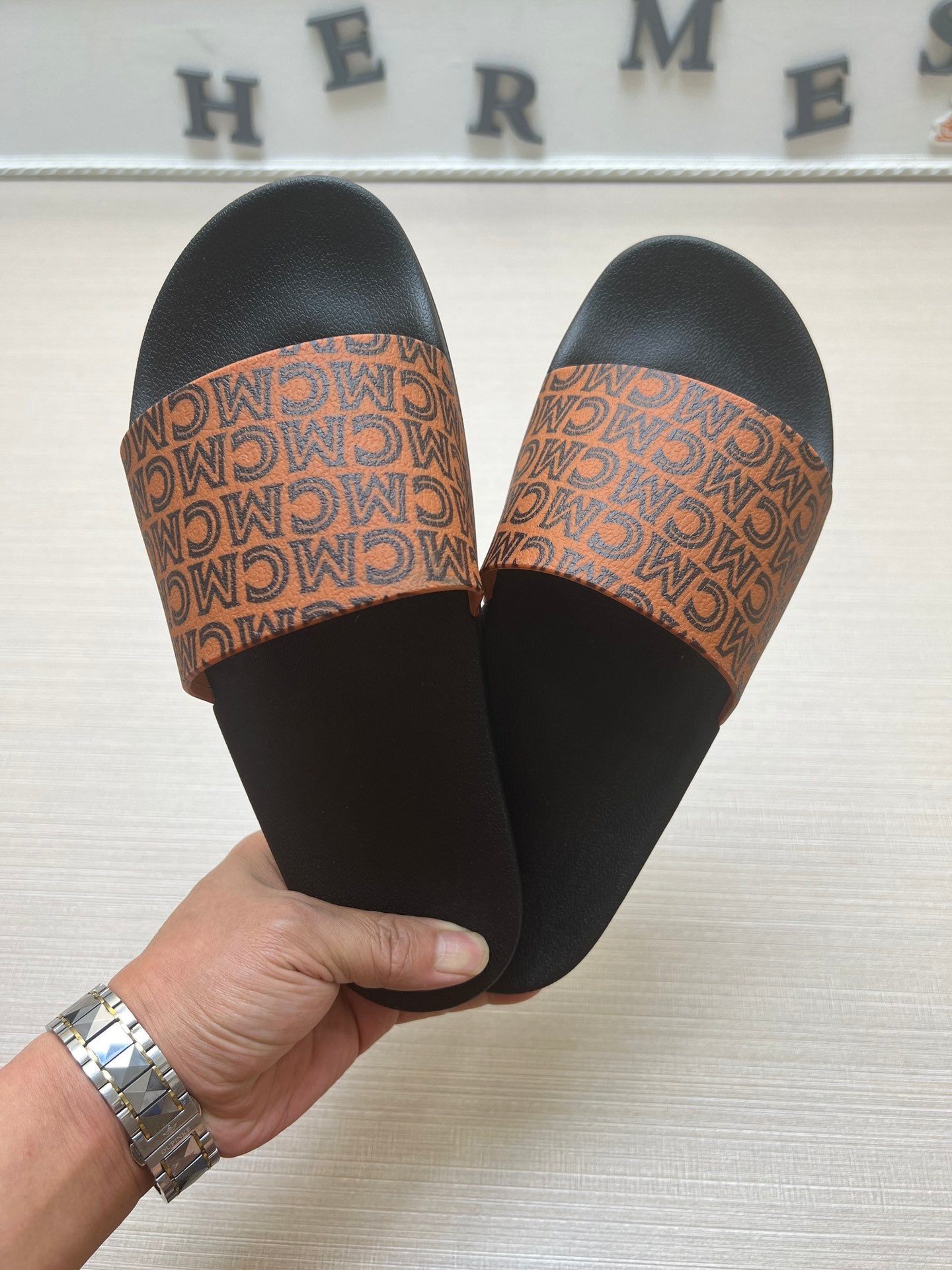 54M45Z    fashion  slippers