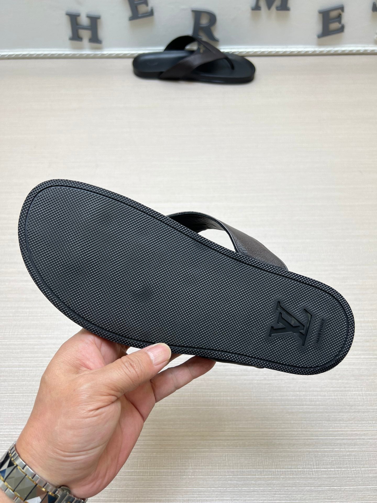 54E85Z     fashion slippers