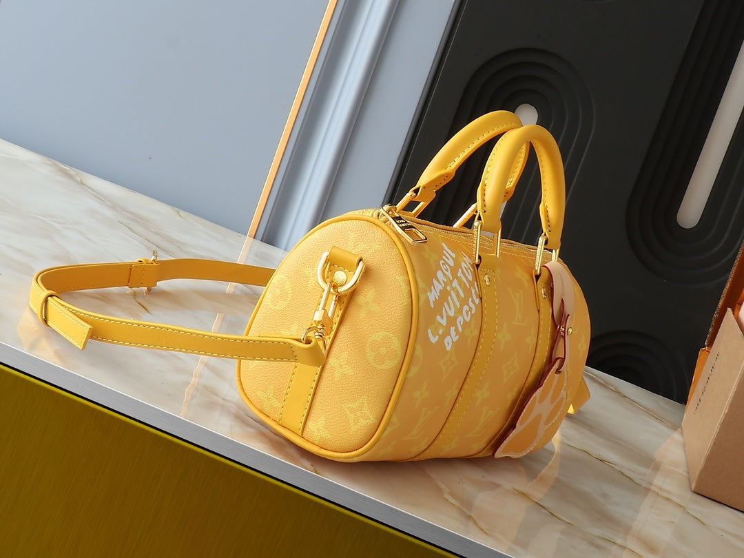 1XE60B (Fashionable leather bag )