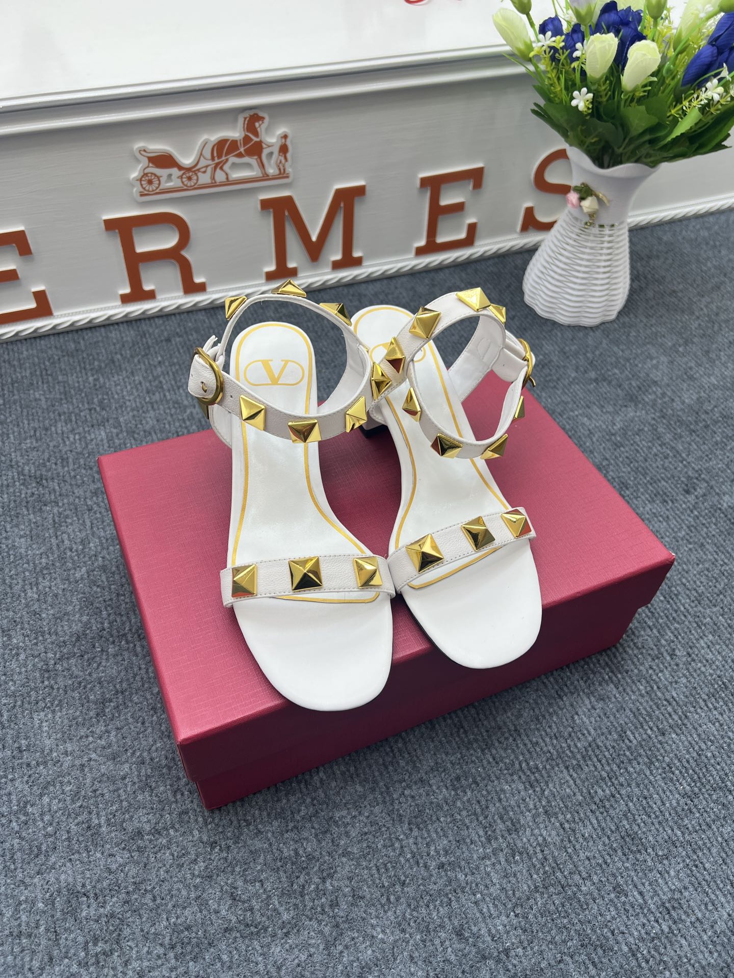 1: 1 High quality leather sandals 5YVL64Z