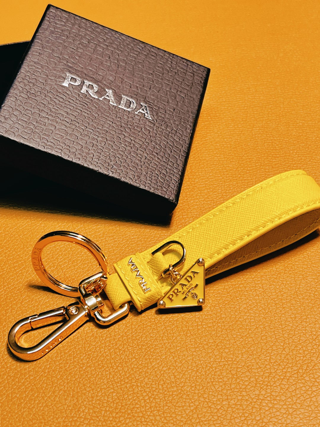 14PD27A  Stylish key closure