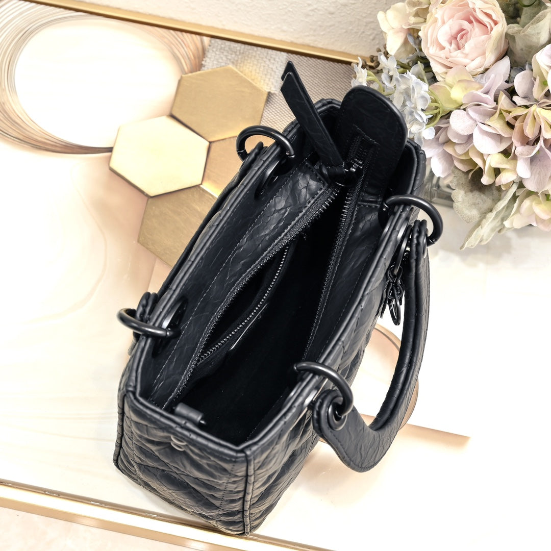 1XD438B Fashionable leather bag